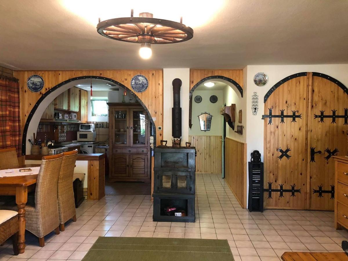 Szendergo - Apartman Hajos Pincefalu Eksteriør bilde